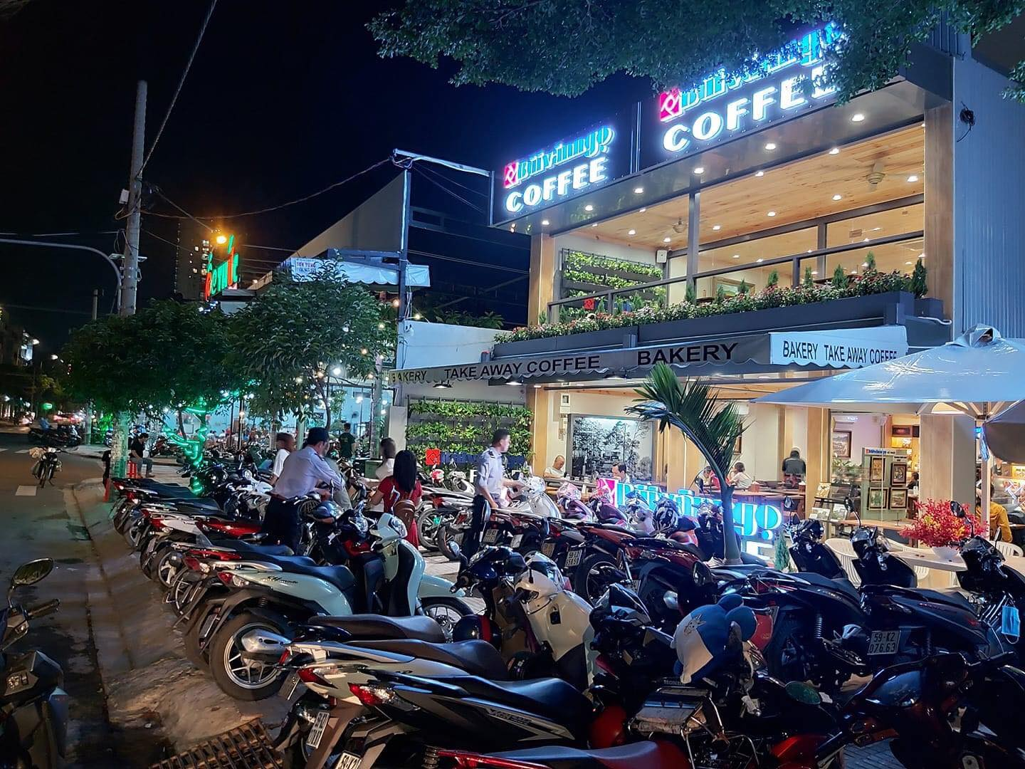 Quán cafe đẹp ở Bình Tân - Bùi Văn Ngọ Coffee có nhiều cây xanh tạo cho bạn sự mát mẻ