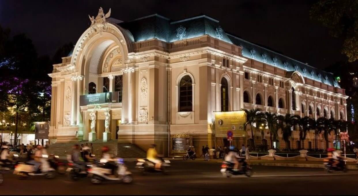 Sài Gòn về đêm đi đâu - Nhà hát thành phố