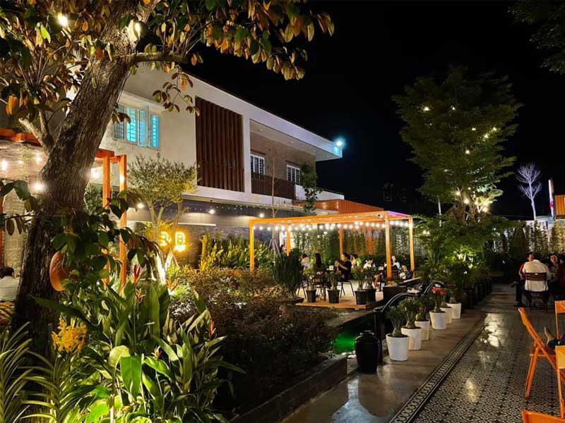 B&B Cafe là quán cà phê đẹp ở Tây Ninh nhất là khi đêm xuống