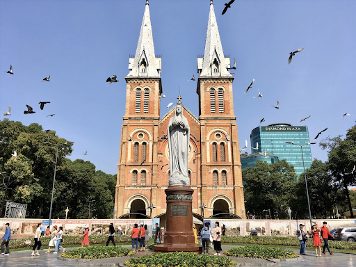 Nhà thờ Đức Bà - Chỗ vui chơi ở Sài Gòn