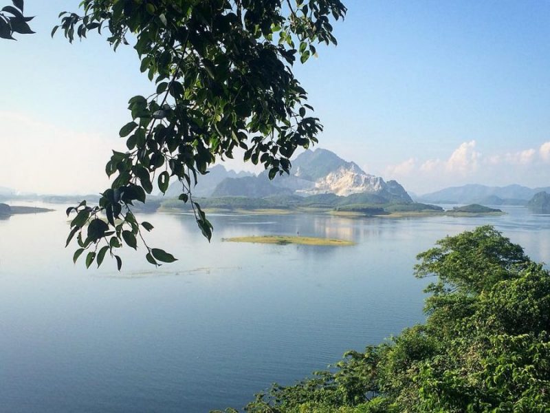 Hình ảnh núi Cao Biển nhìn từ xa - Hồ Thác Bà